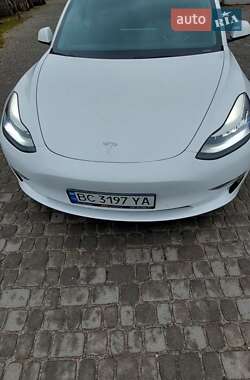 Седан Tesla Model 3 2018 в Львові