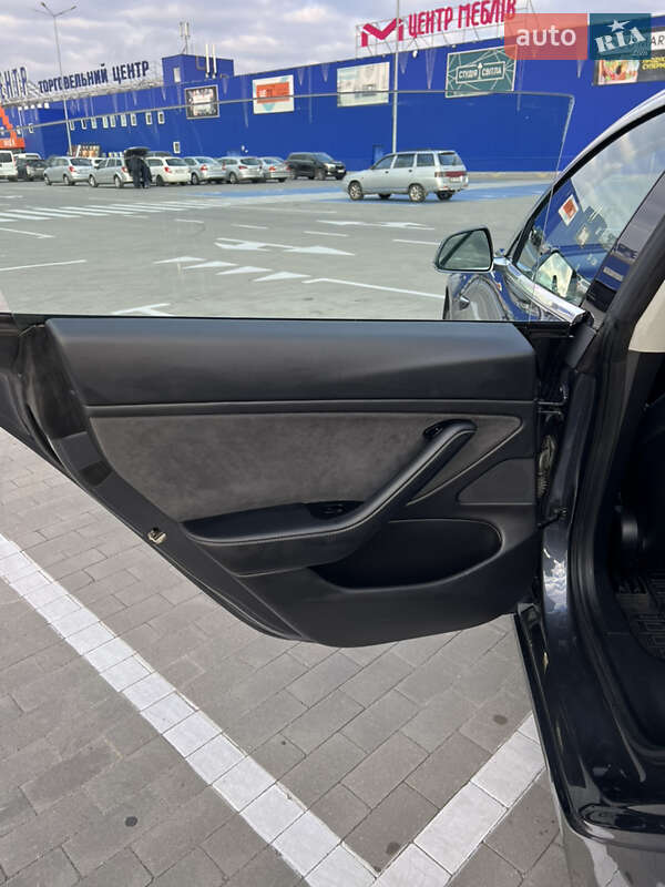 Седан Tesla Model 3 2018 в Виннице