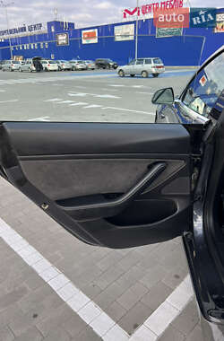 Седан Tesla Model 3 2018 в 