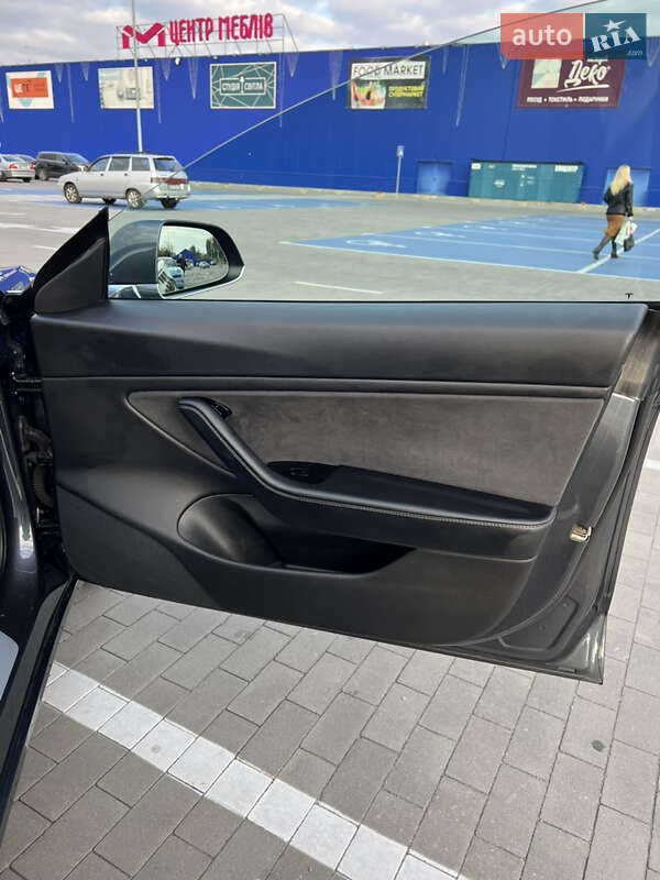 Седан Tesla Model 3 2018 в Виннице
