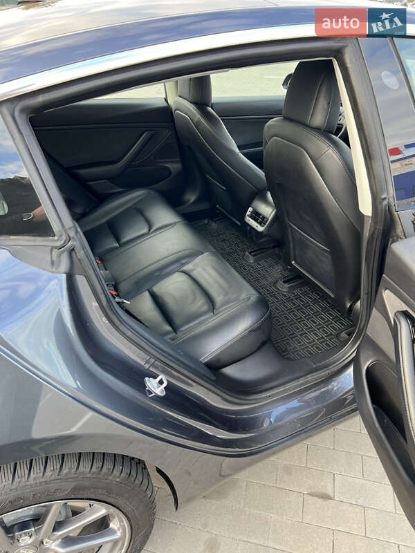 Седан Tesla Model 3 2018 в Виннице