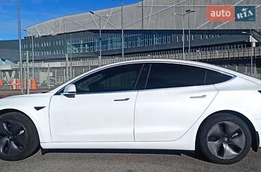 Седан Tesla Model 3 2019 в Львове