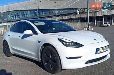 Седан Tesla Model 3 2019 в Львове