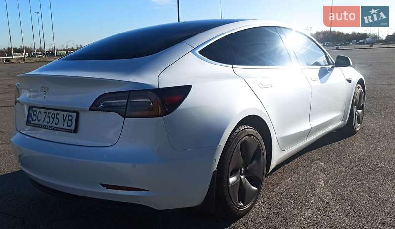 Седан Tesla Model 3 2019 в Львове