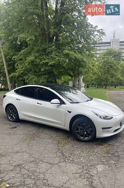 Седан Tesla Model 3 2021 в Трускавці