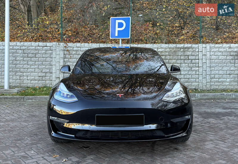 Седан Tesla Model 3 2019 в Киеве