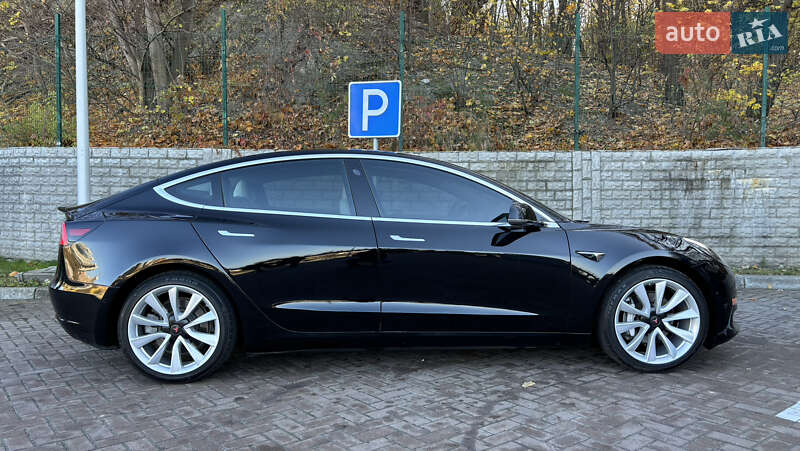 Седан Tesla Model 3 2019 в Киеве