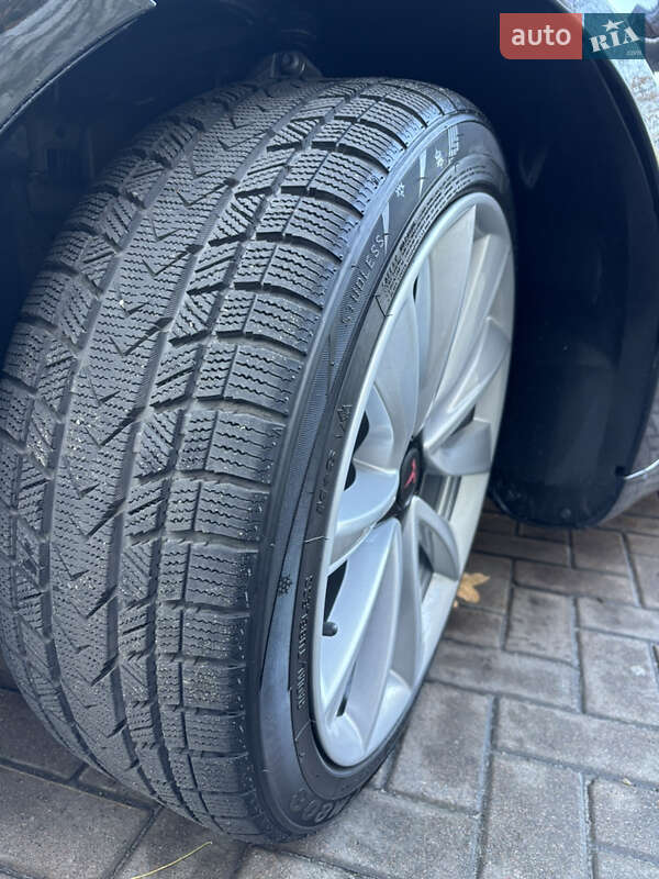Седан Tesla Model 3 2019 в Киеве