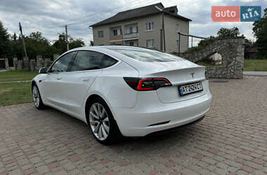 Седан Tesla Model 3 2020 в Калуші