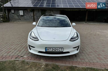 Седан Tesla Model 3 2020 в Калуші