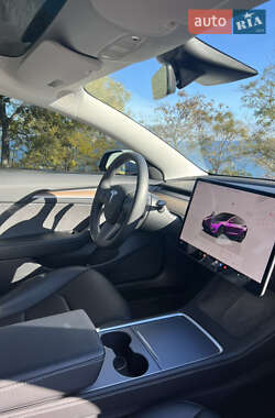 Седан Tesla Model 3 2022 в 