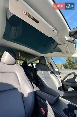 Седан Tesla Model 3 2022 в 