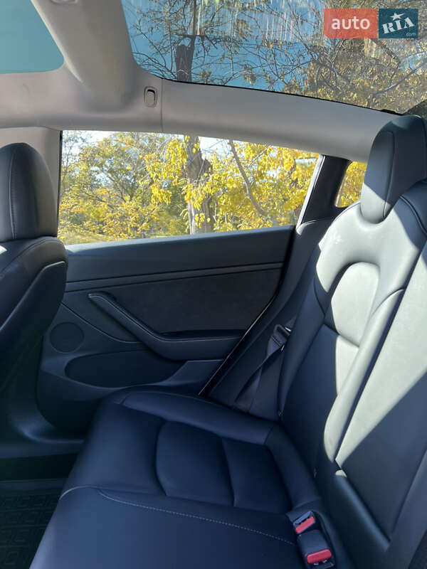 Седан Tesla Model 3 2022 в Одессе