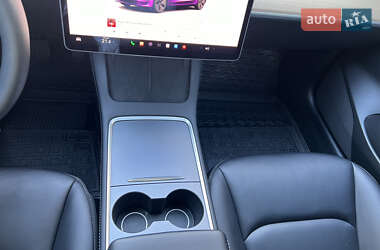Седан Tesla Model 3 2022 в 