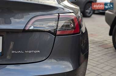 Седан Tesla Model 3 2019 в 