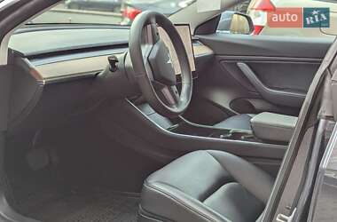 Седан Tesla Model 3 2019 в 