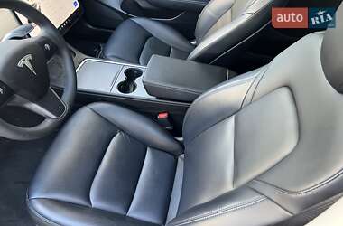 Седан Tesla Model 3 2021 в Киеве