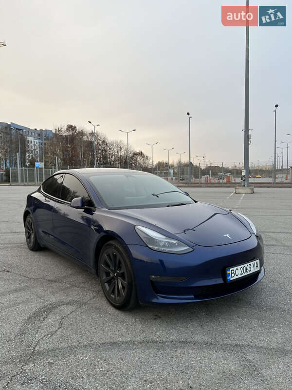 Седан Tesla Model 3 2022 в Львові