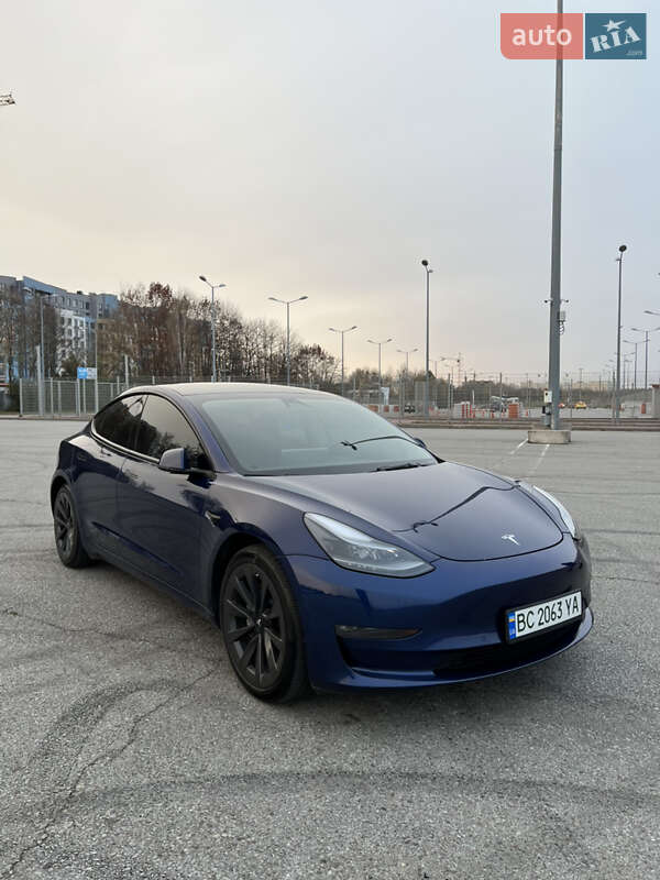 Седан Tesla Model 3 2022 в Львові