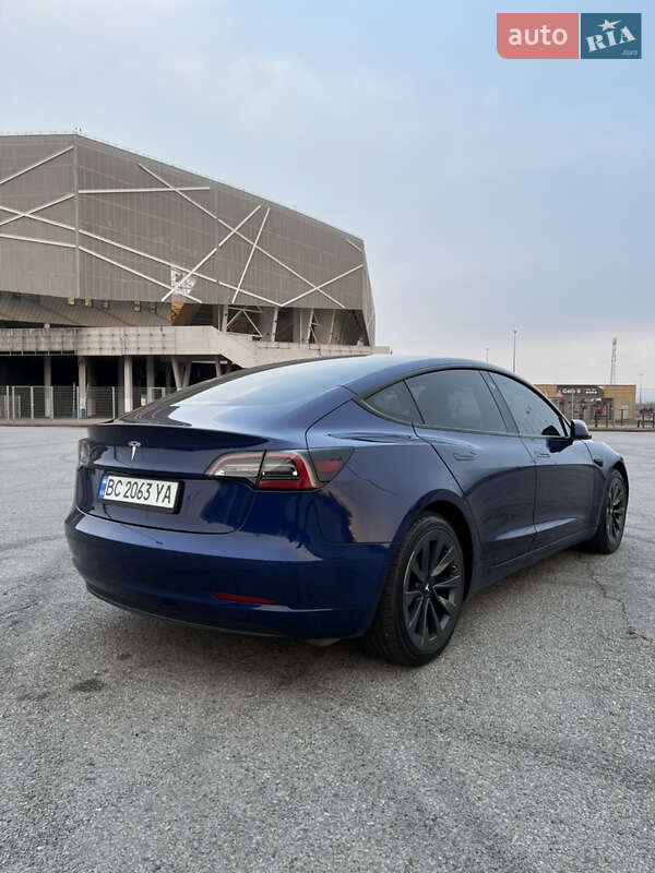 Седан Tesla Model 3 2022 в Львові