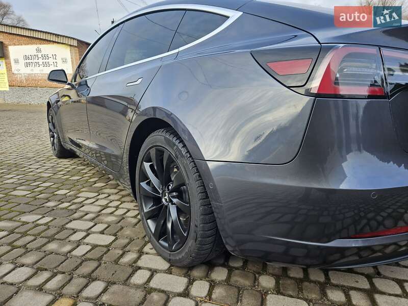 Седан Tesla Model 3 2019 в Шептицькому