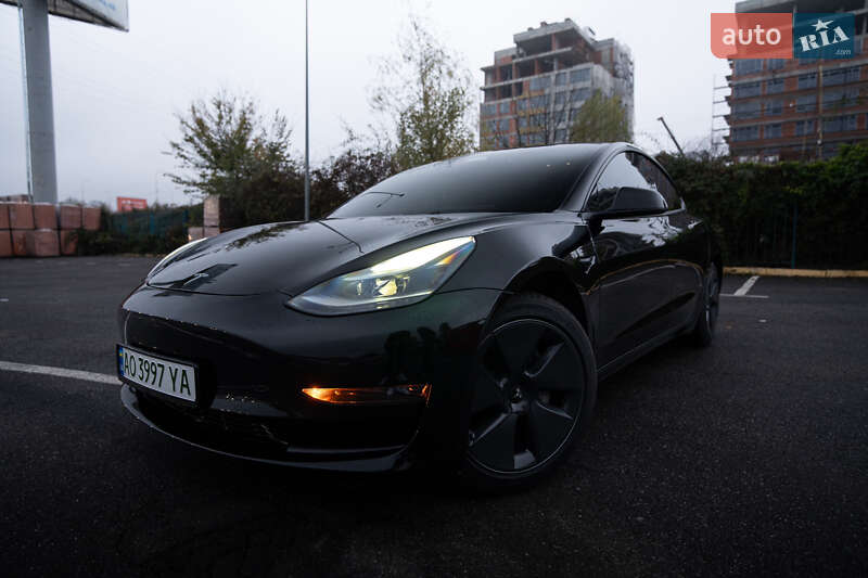 Седан Tesla Model 3 2023 в Ужгороде
