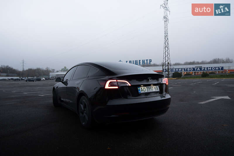 Седан Tesla Model 3 2023 в Ужгороде
