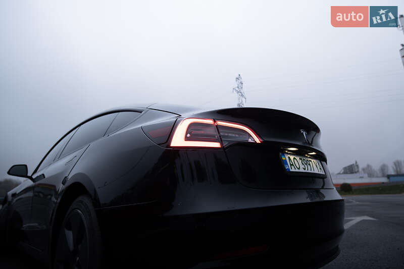 Седан Tesla Model 3 2023 в Ужгороде