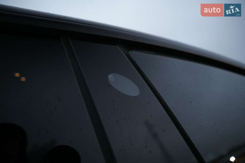 Седан Tesla Model 3 2023 в Ужгороде