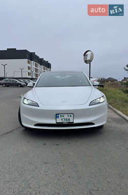 Седан Tesla Model 3 2024 в Ровно