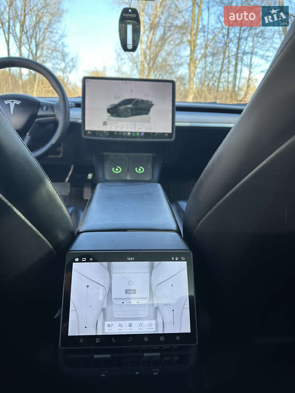 Седан Tesla Model 3 2022 в Дрогобыче