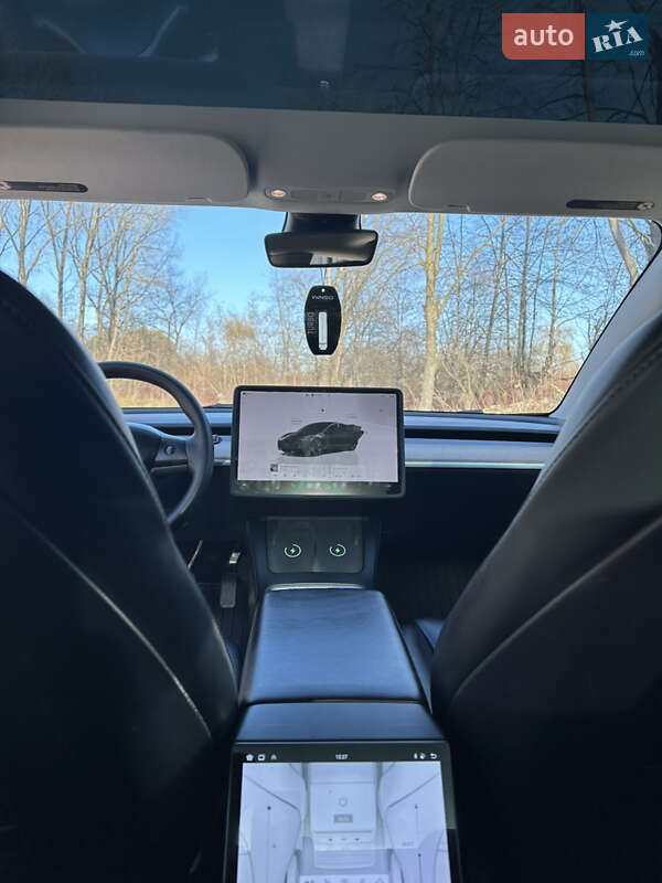 Седан Tesla Model 3 2022 в Дрогобыче
