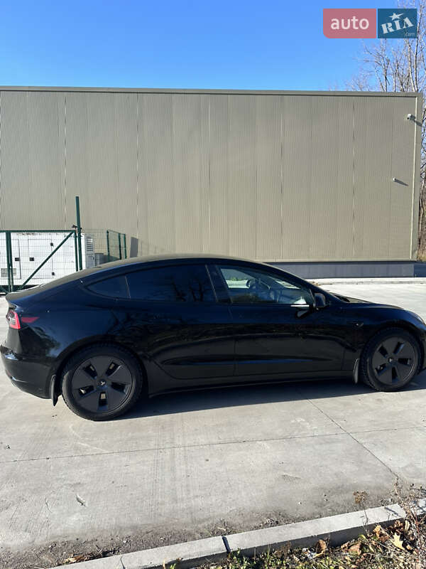Седан Tesla Model 3 2022 в Дрогобыче