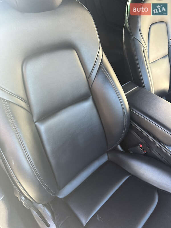 Седан Tesla Model 3 2022 в Дрогобыче