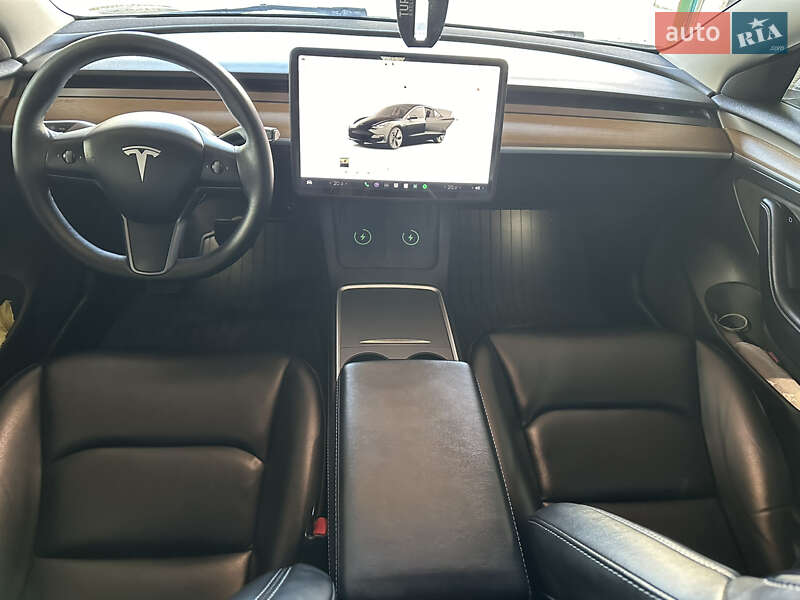 Седан Tesla Model 3 2022 в Дрогобыче