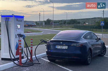 Седан Tesla Model 3 2018 в Одесі