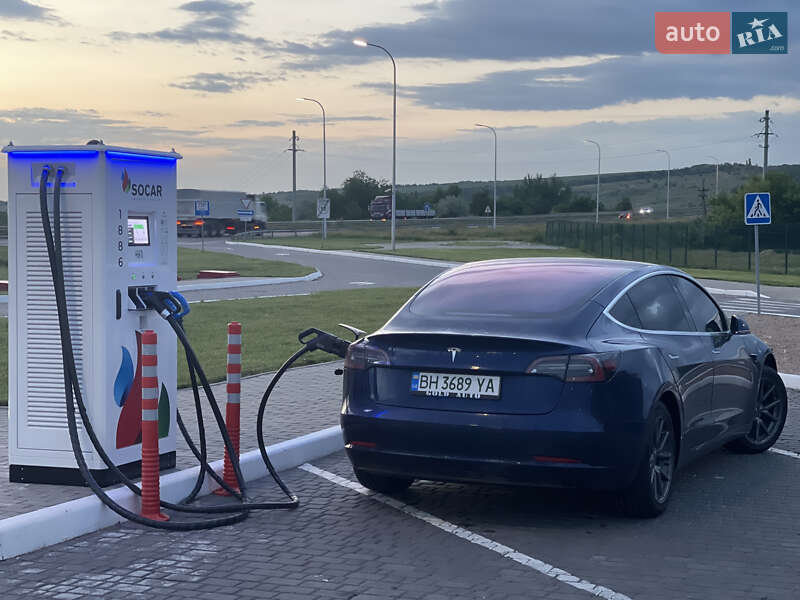 Седан Tesla Model 3 2018 в 