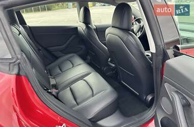 Седан Tesla Model 3 2022 в 