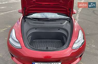 Седан Tesla Model 3 2022 в 