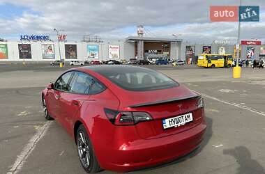 Седан Tesla Model 3 2022 в 