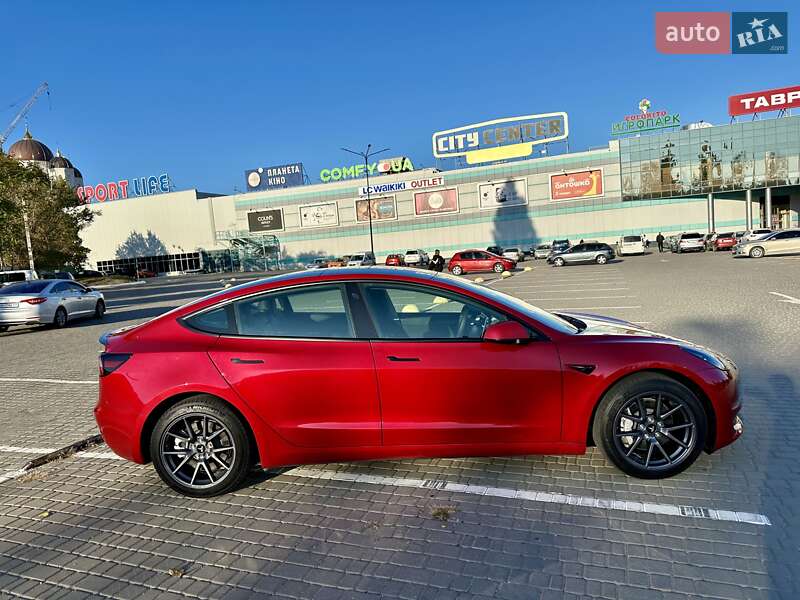 Седан Tesla Model 3 2022 в Одесі