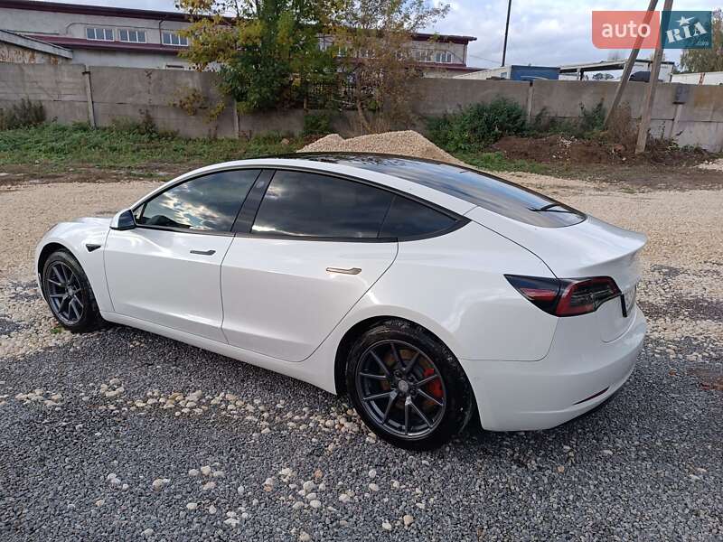 Седан Tesla Model 3 2021 в Львове