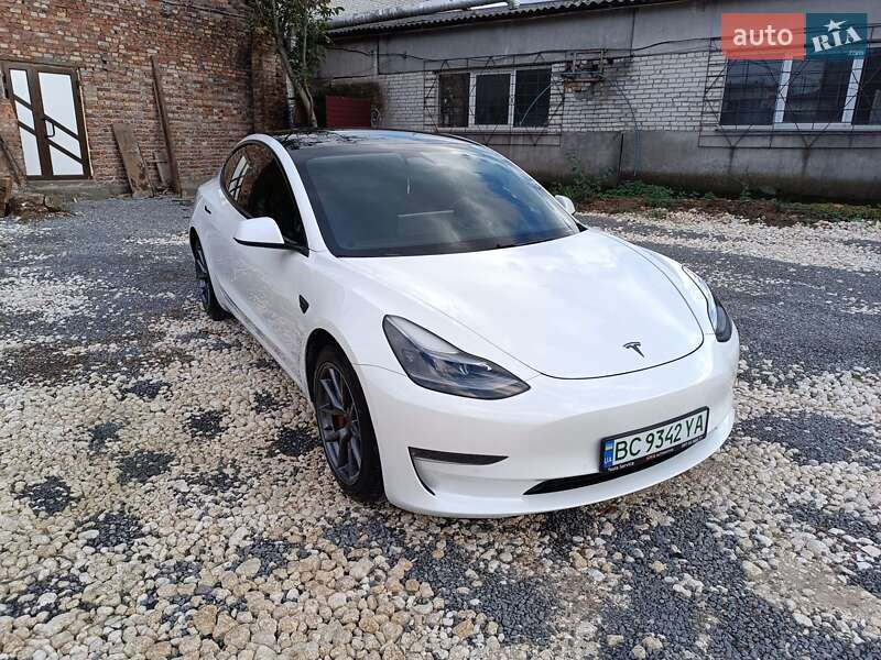 Седан Tesla Model 3 2021 в Львове