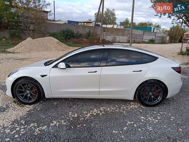 Седан Tesla Model 3 2021 в Львове