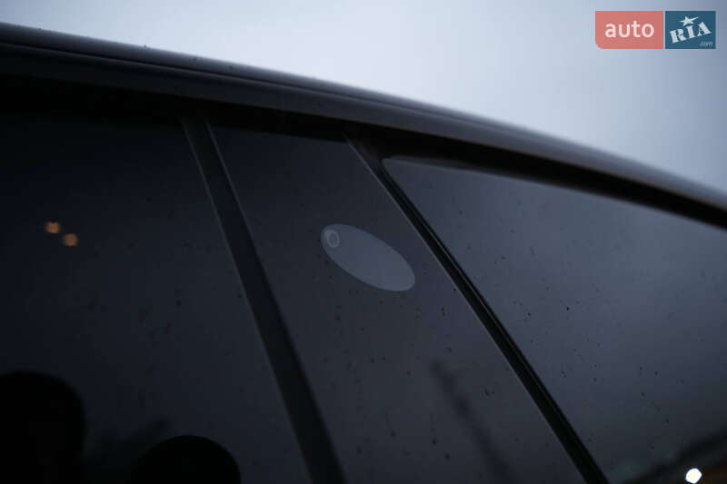 Седан Tesla Model 3 2023 в Ужгороде