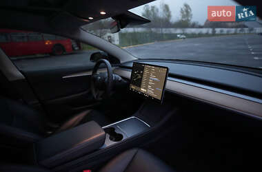 Седан Tesla Model 3 2023 в Ужгороді