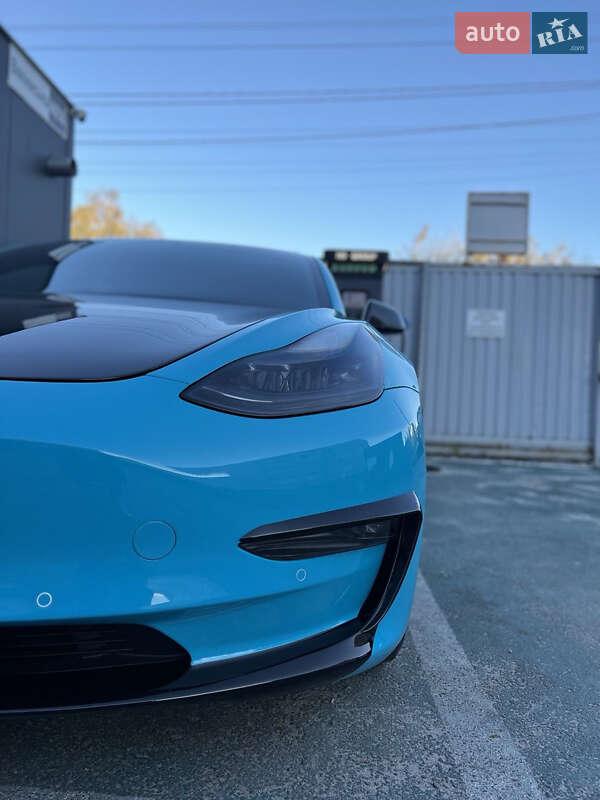 Седан Tesla Model 3 2019 в Киеве