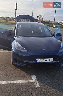 Седан Tesla Model 3 2022 в 