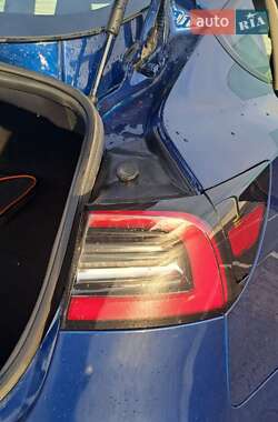 Седан Tesla Model 3 2022 в 