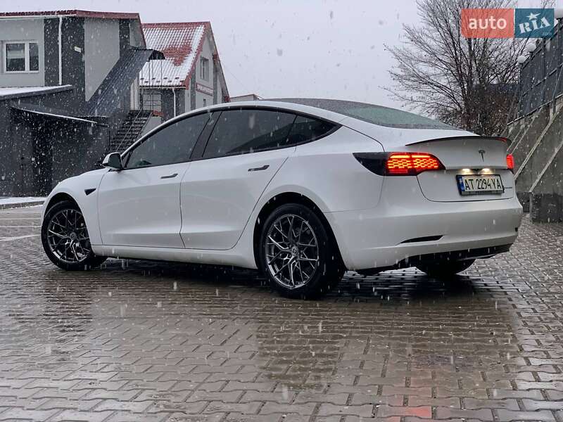 Седан Tesla Model 3 2021 в Івано-Франківську